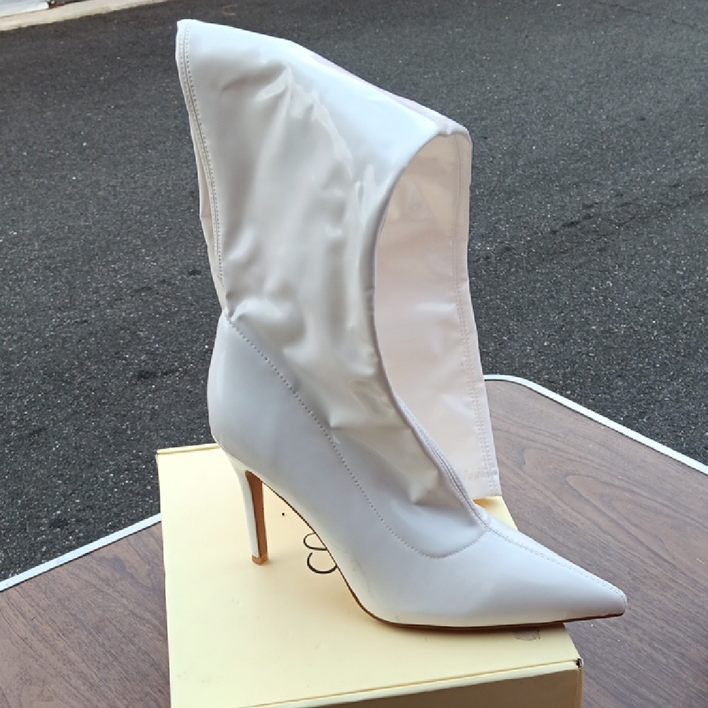 Elegant White Stiletto Boots